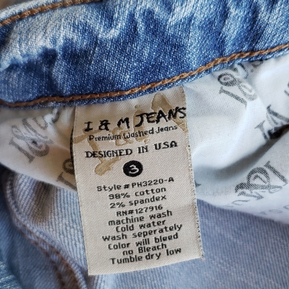 Light wash jean capris - Picture 7 of 7